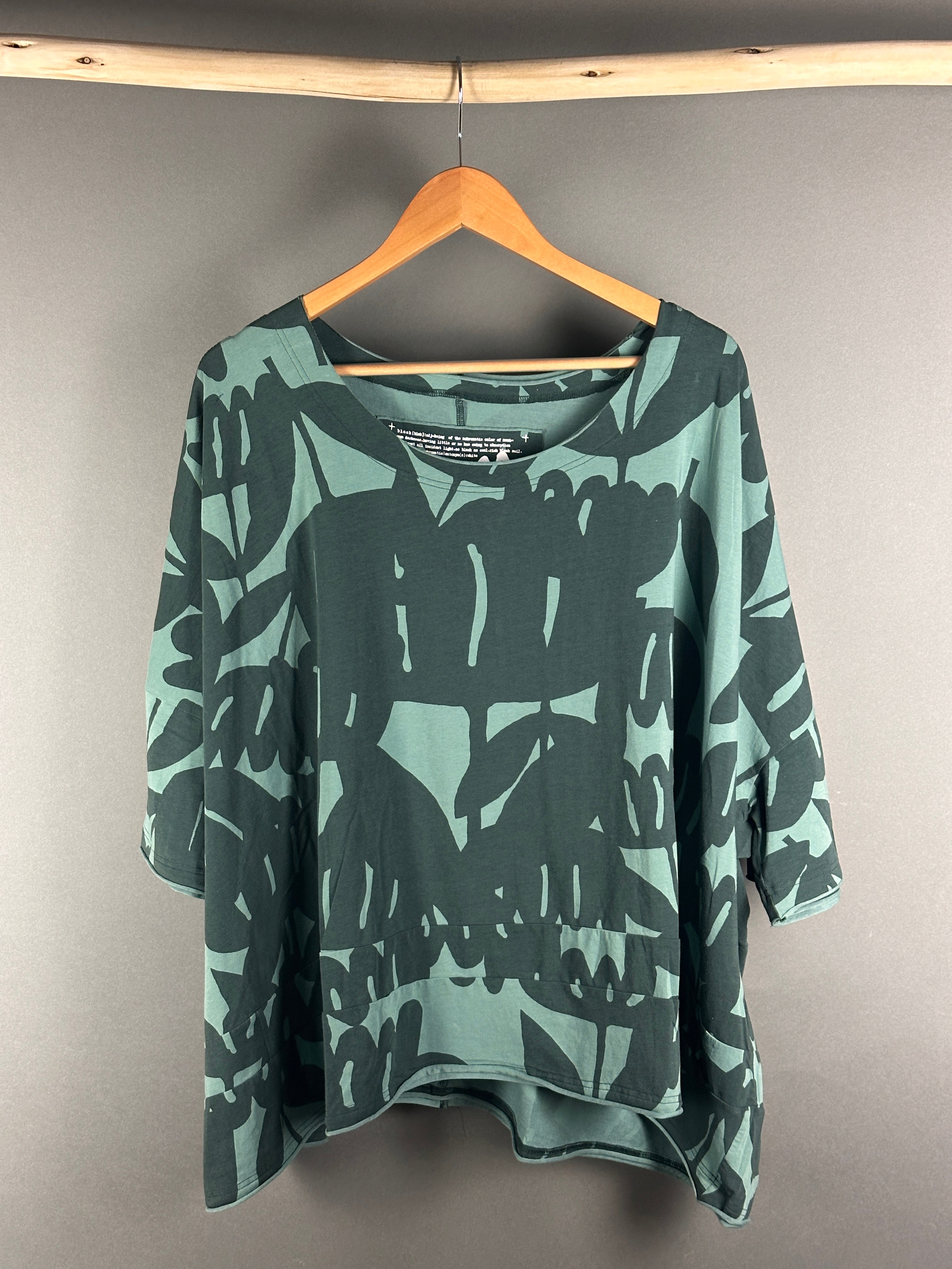 Black Label top in tree print