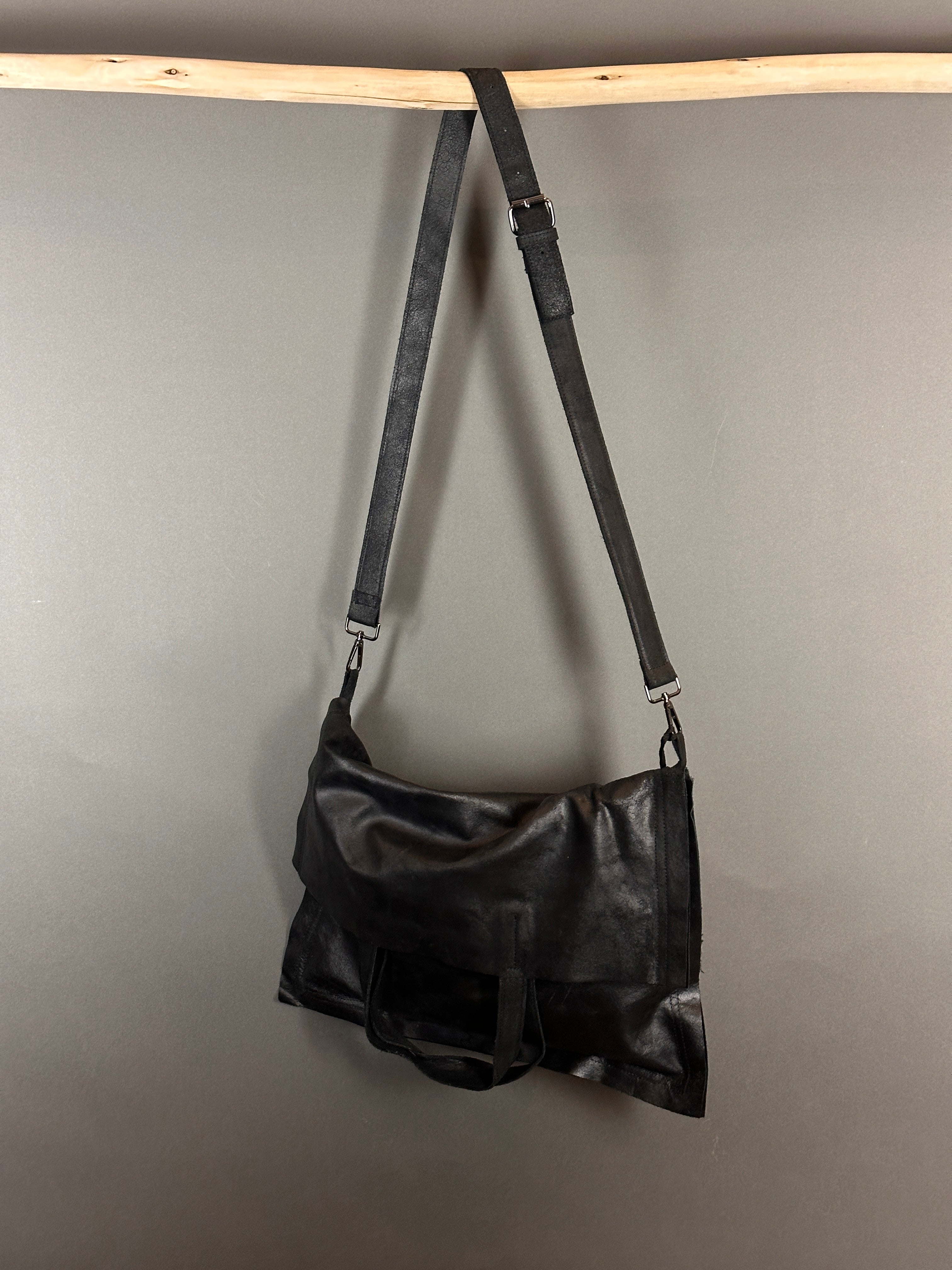 LVL Cuvo black leather tote bag