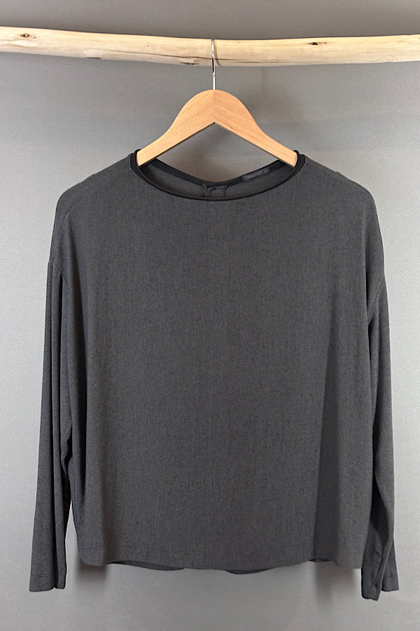 Transit T-shirt with buttoned down back in charcoal