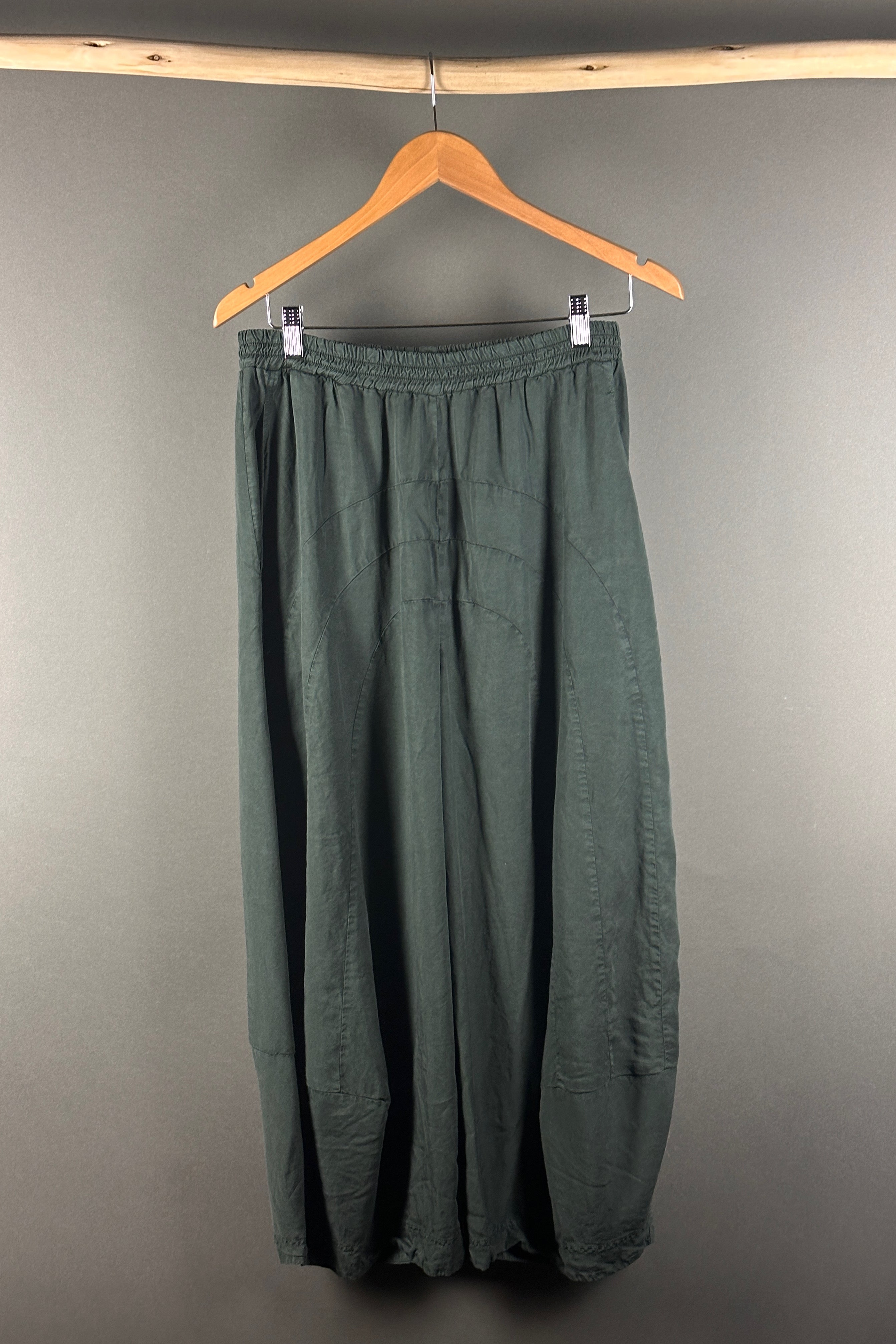 Black Label pants in colour in Tree
