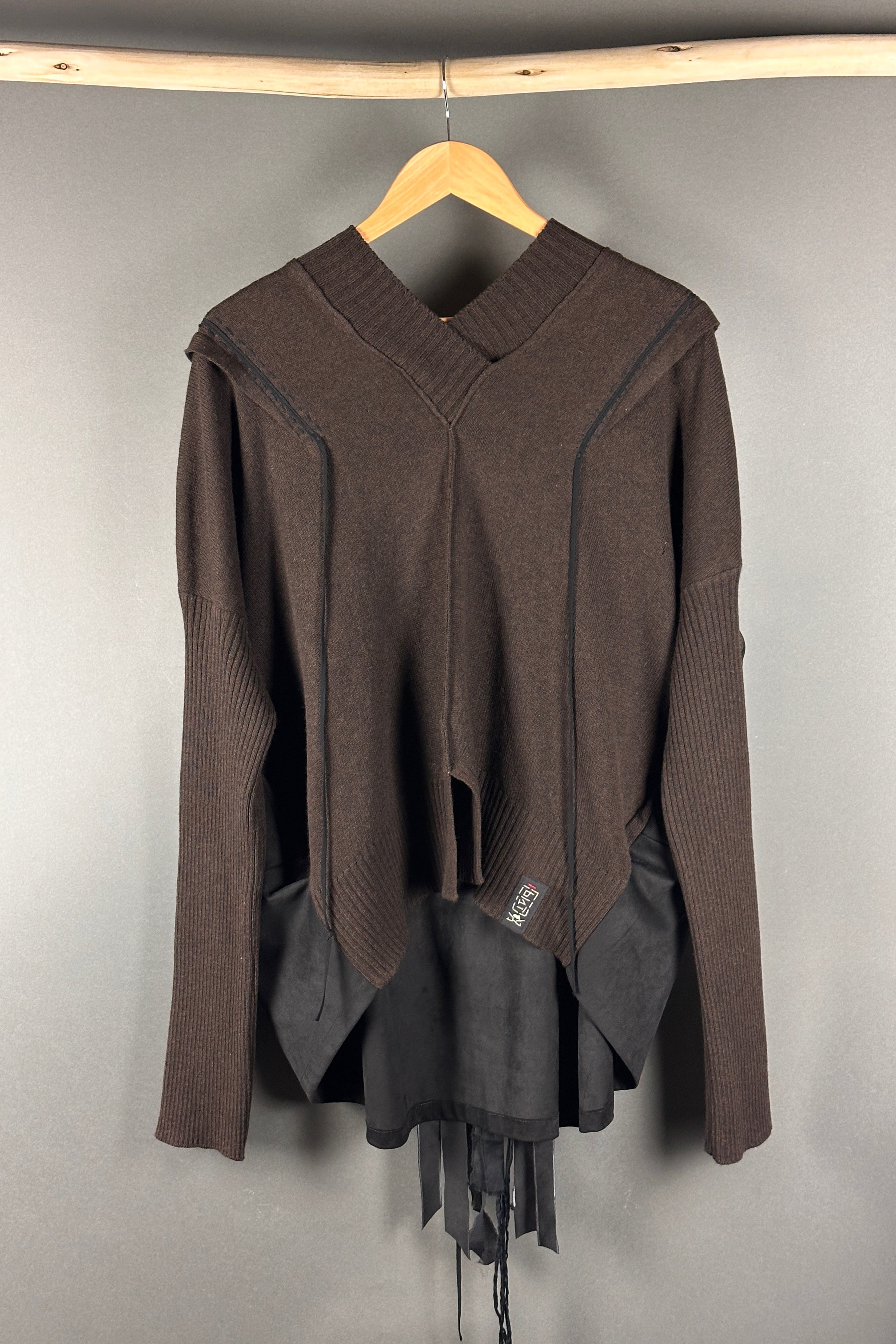 BL1T Sweater in Brown with black trim