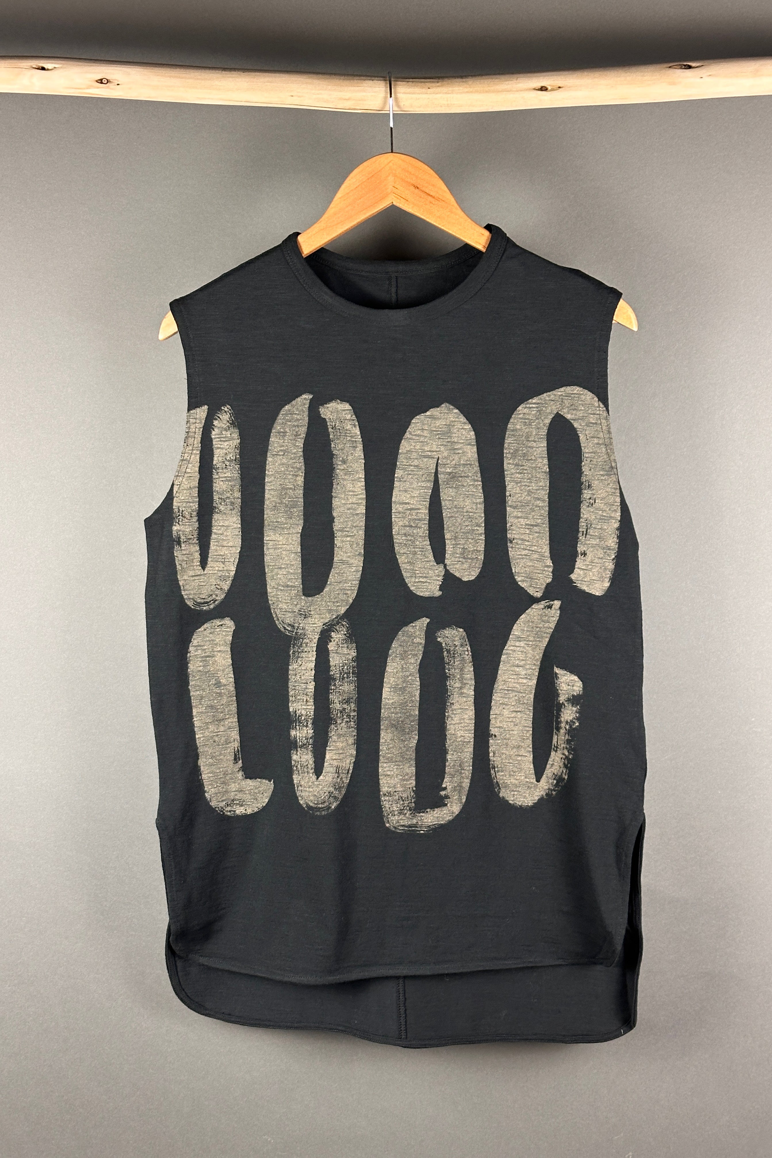 Moyuru vest in Black with grey print