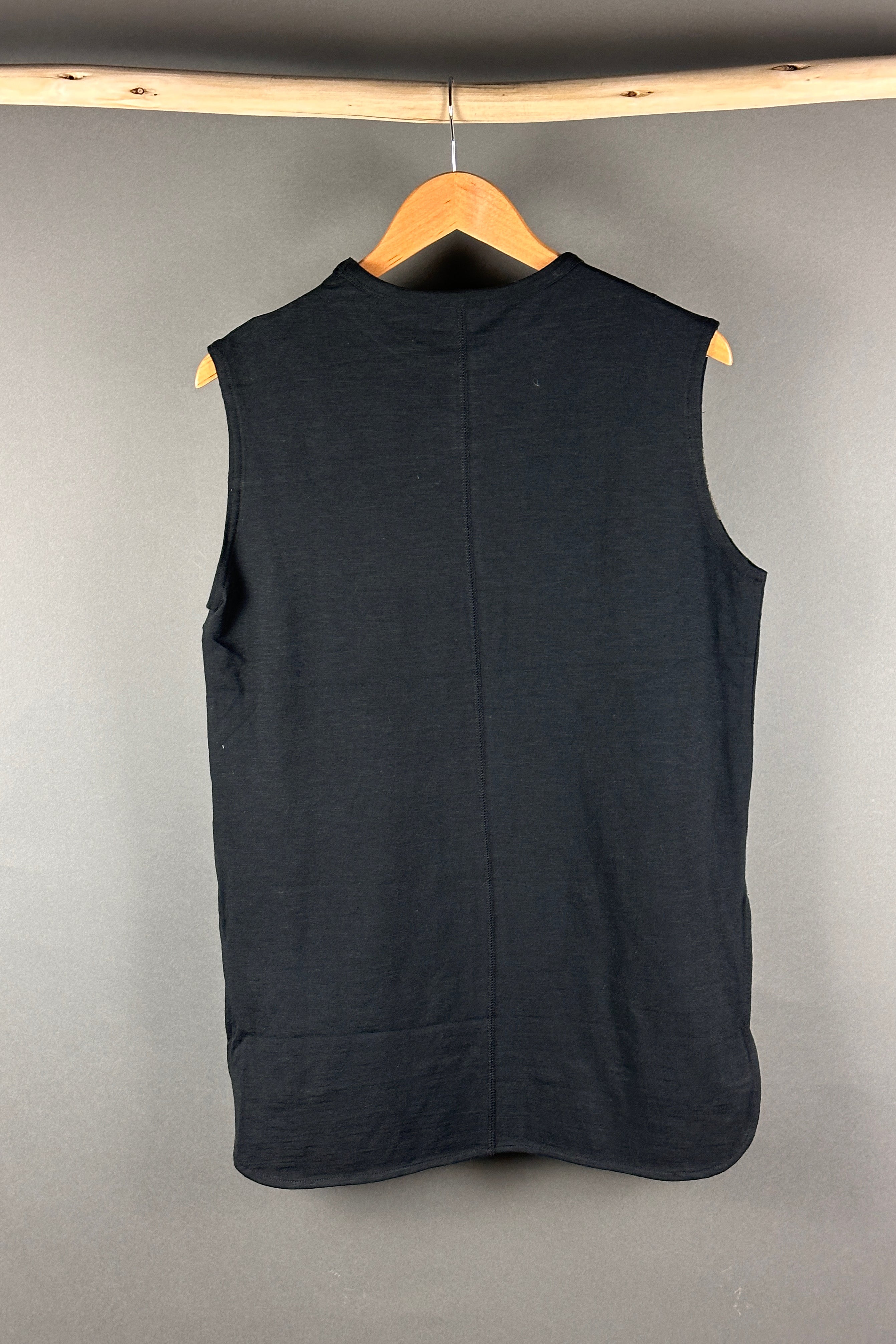 Moyuru vest in Black with grey print