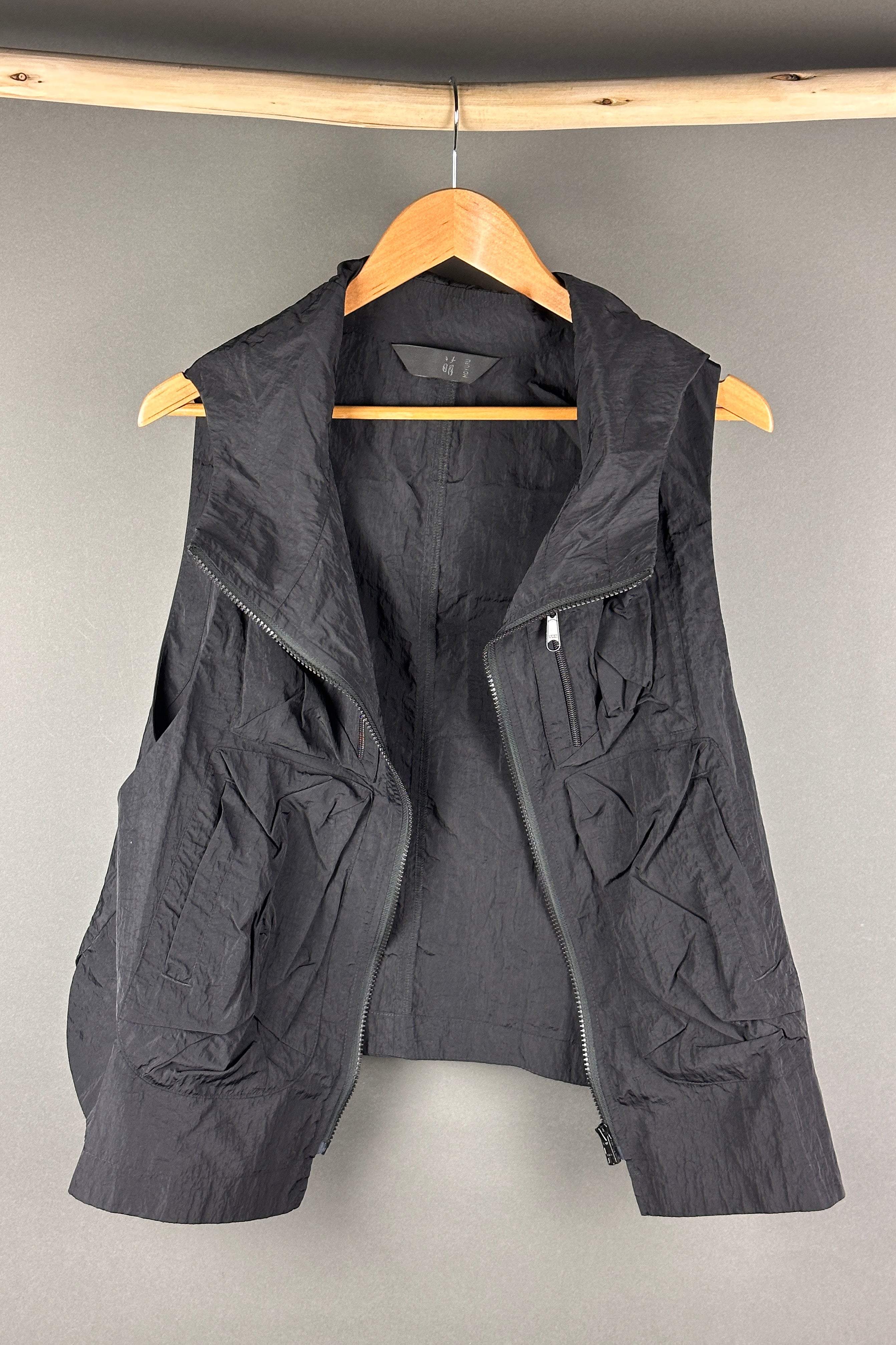 Moyuru Vest with zip