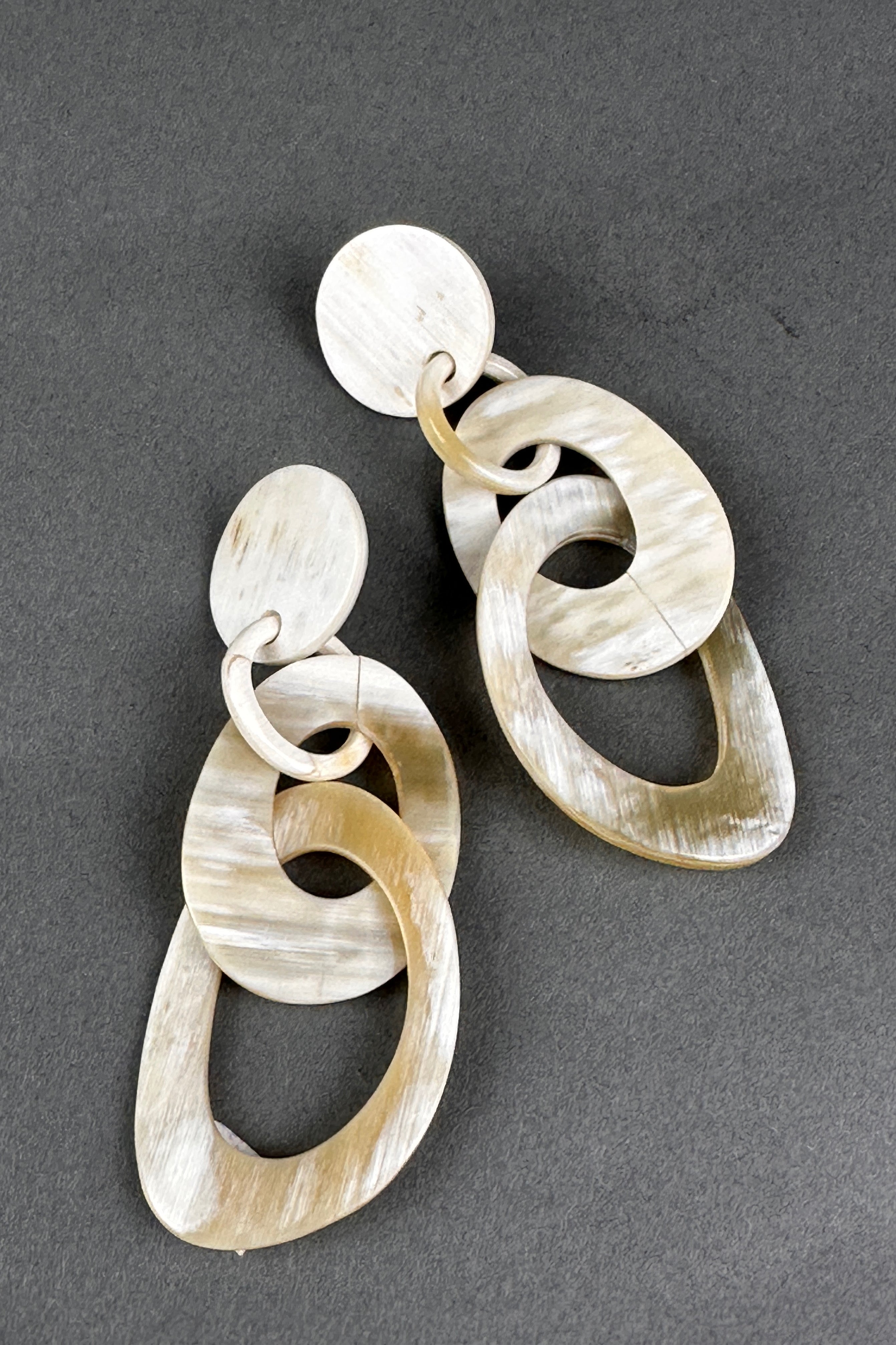 Soyang horn clip on earrings 42