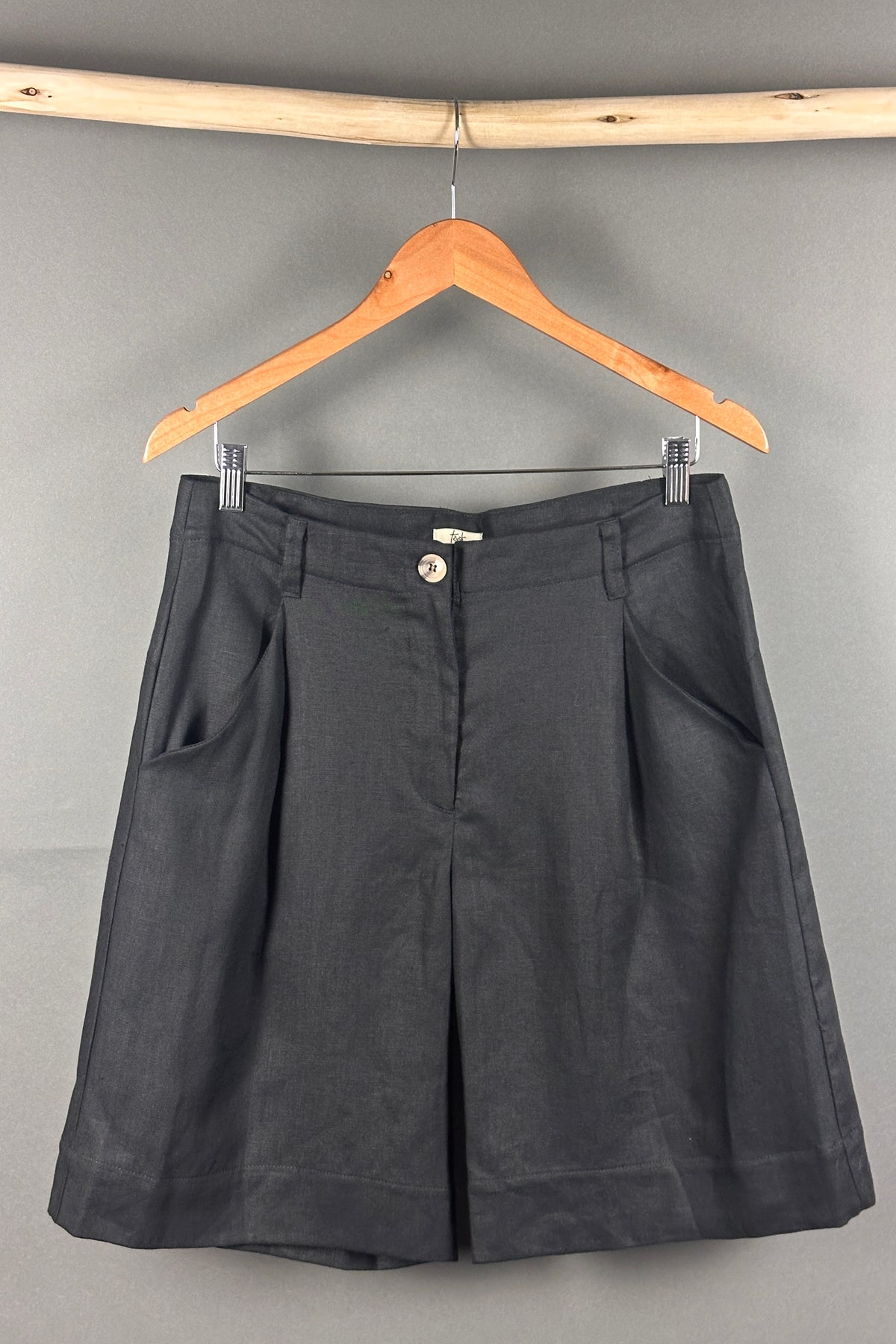 Tzusk Linen Shorts