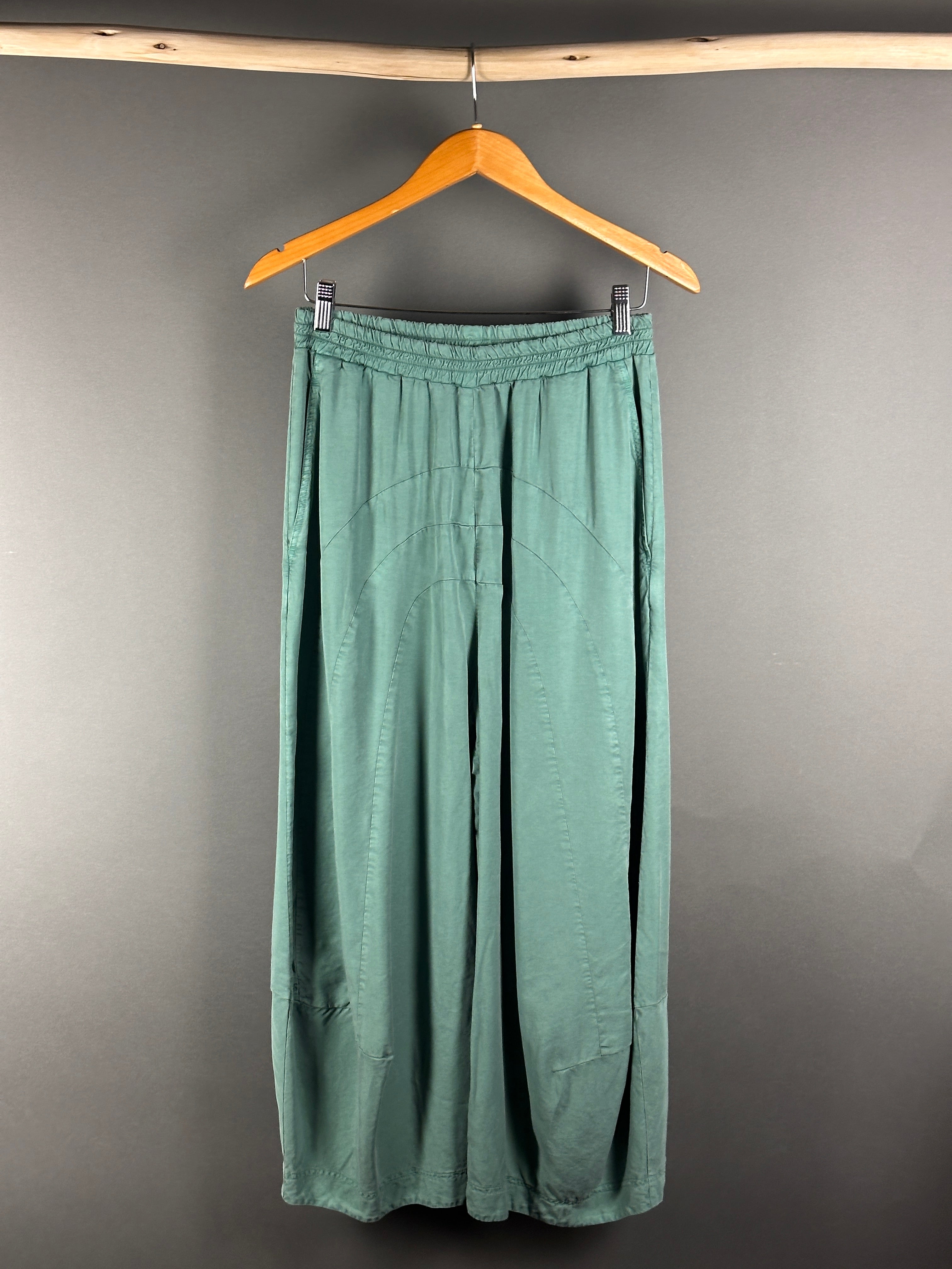 Black Label  pants in colour grass