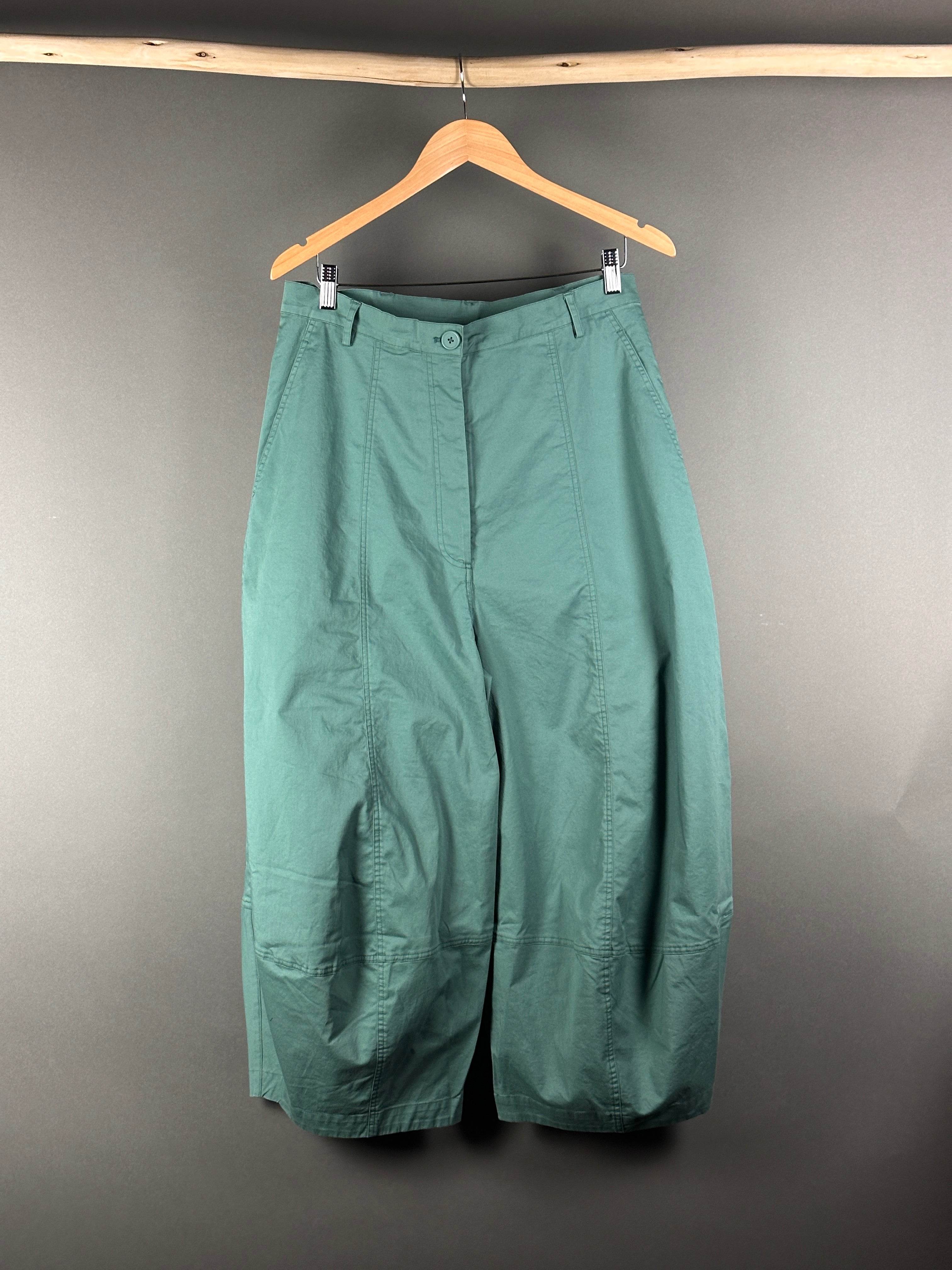 Black label Pant in grass