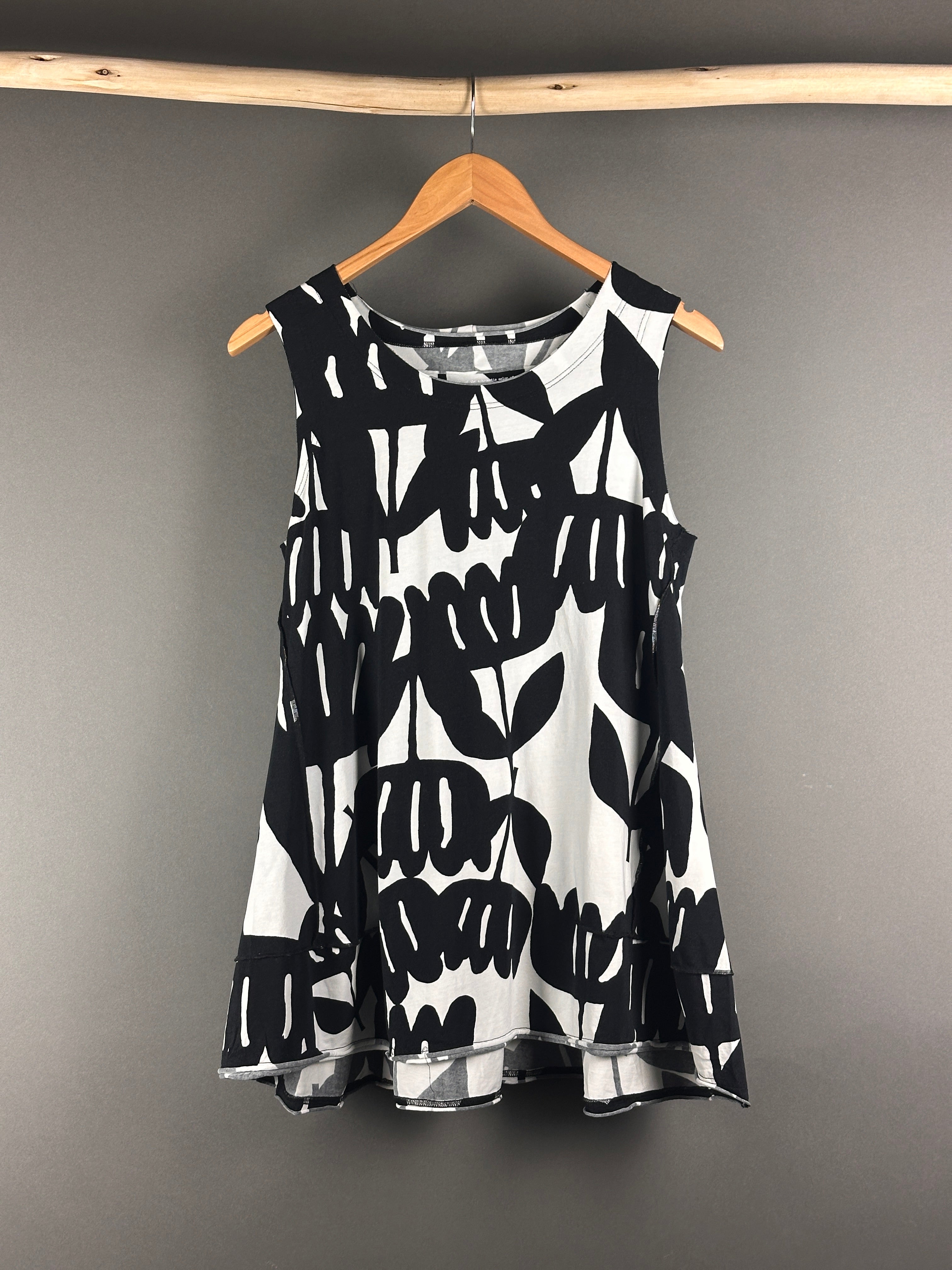 Black Label Sleeveless Top in black print