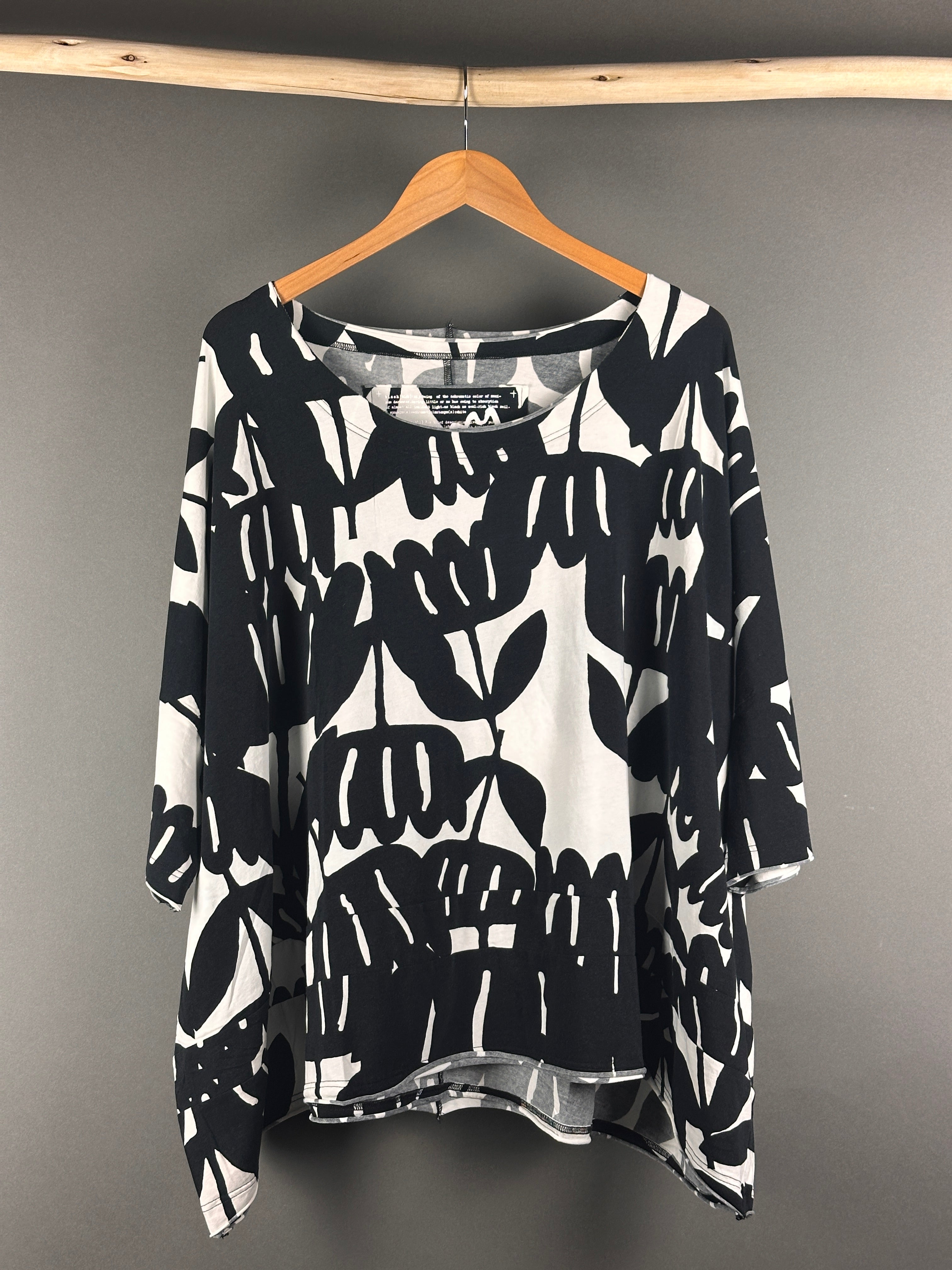 Black Label top in black print