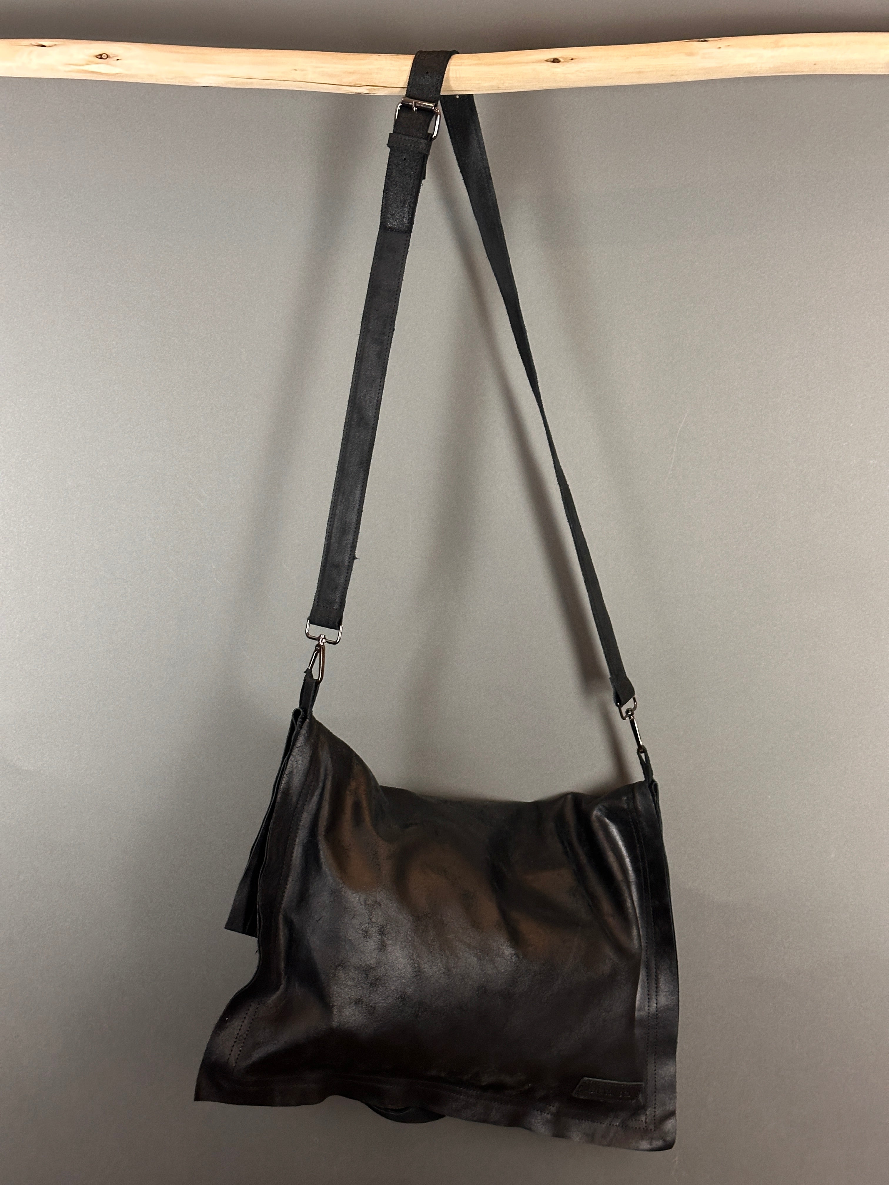 LVL Cuvo black leather tote bag