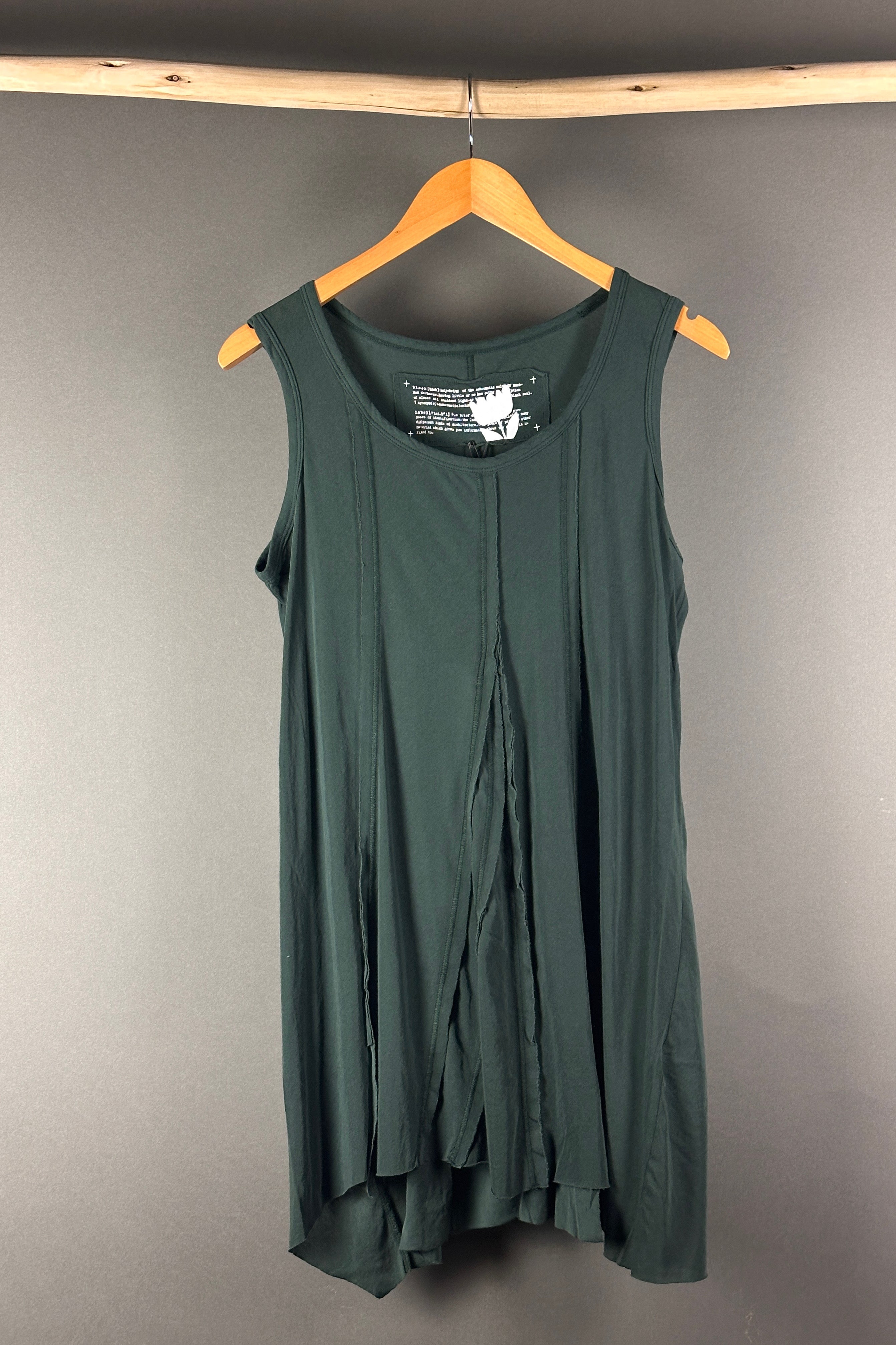 Black label singlet in tree 3230801 420