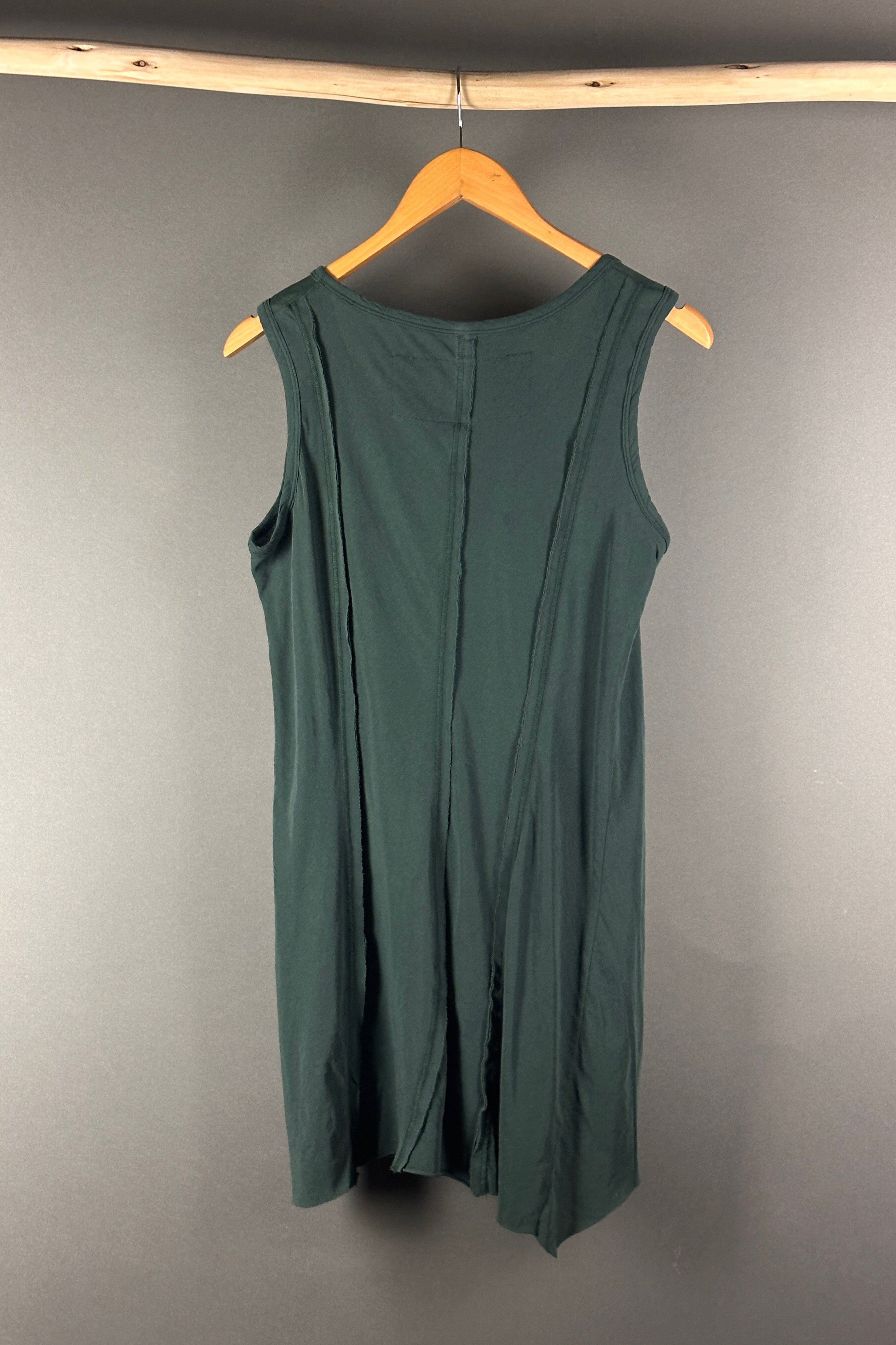 Black label singlet in tree 3230801 420