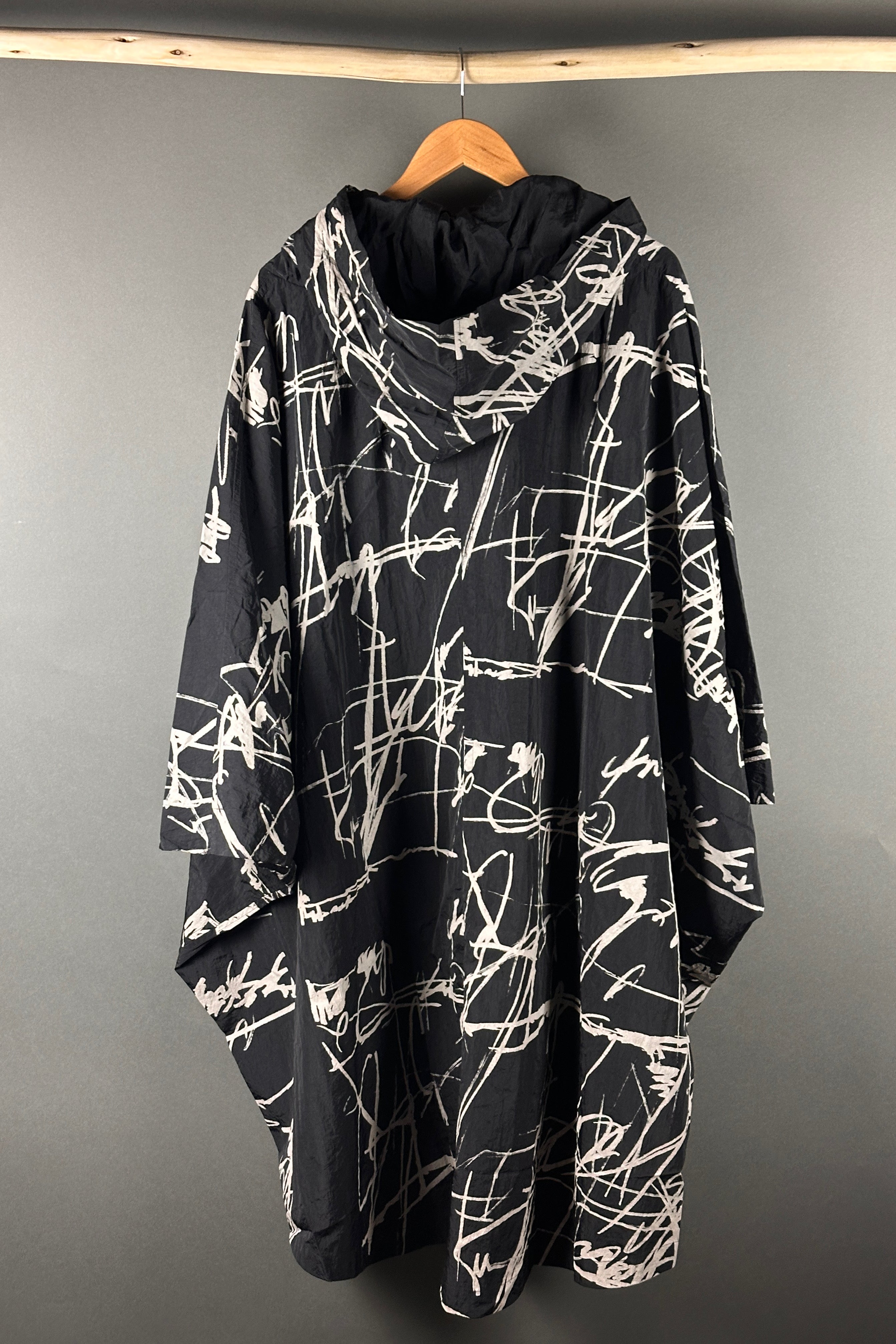 Moyuru Jacket Black with  beige Print