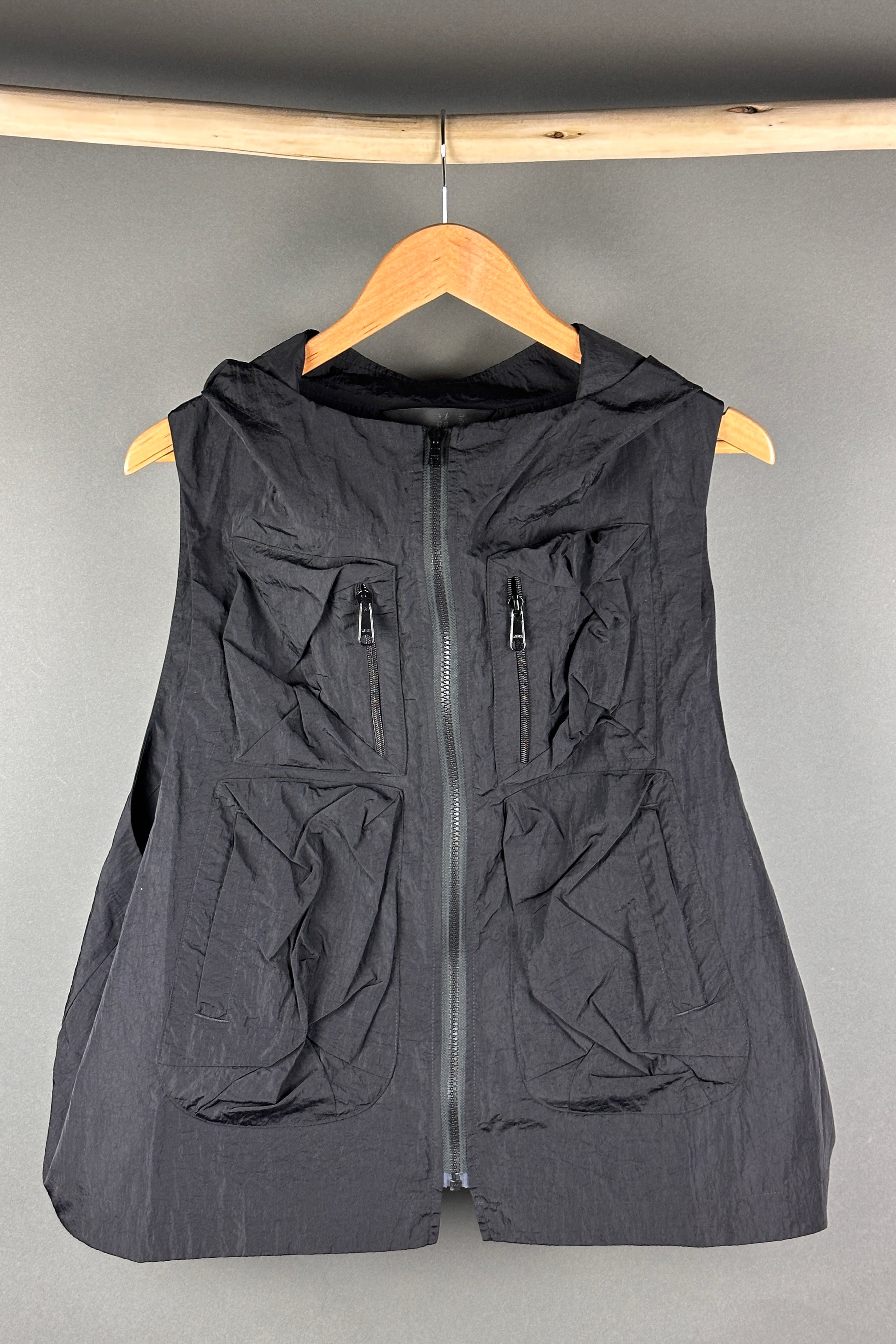Moyuru Vest with zip