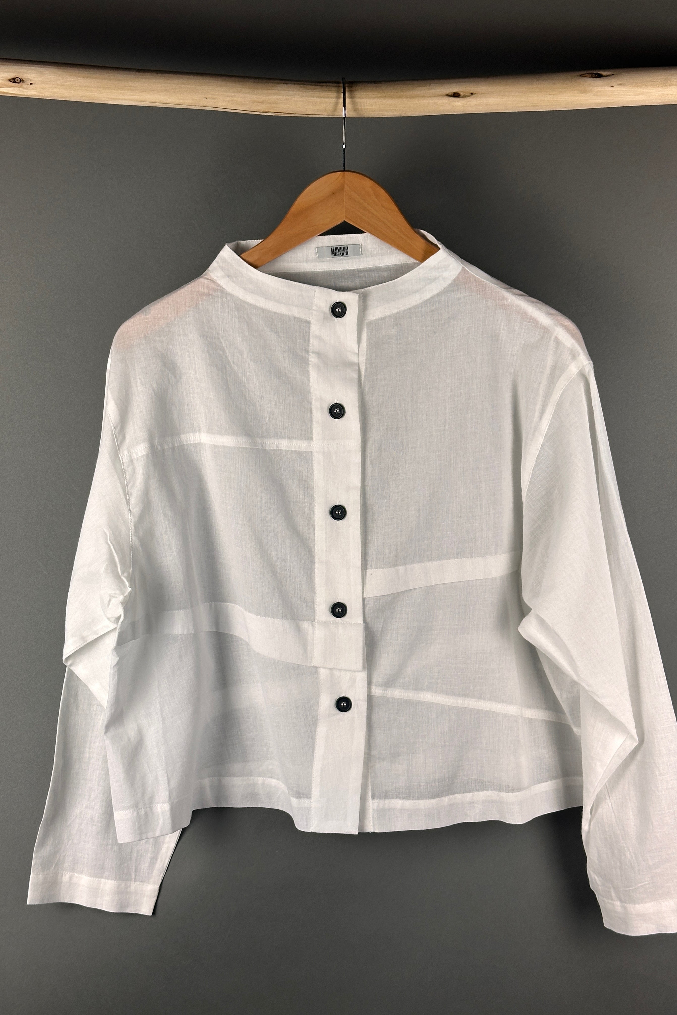 Moyuru white crop shirt 015