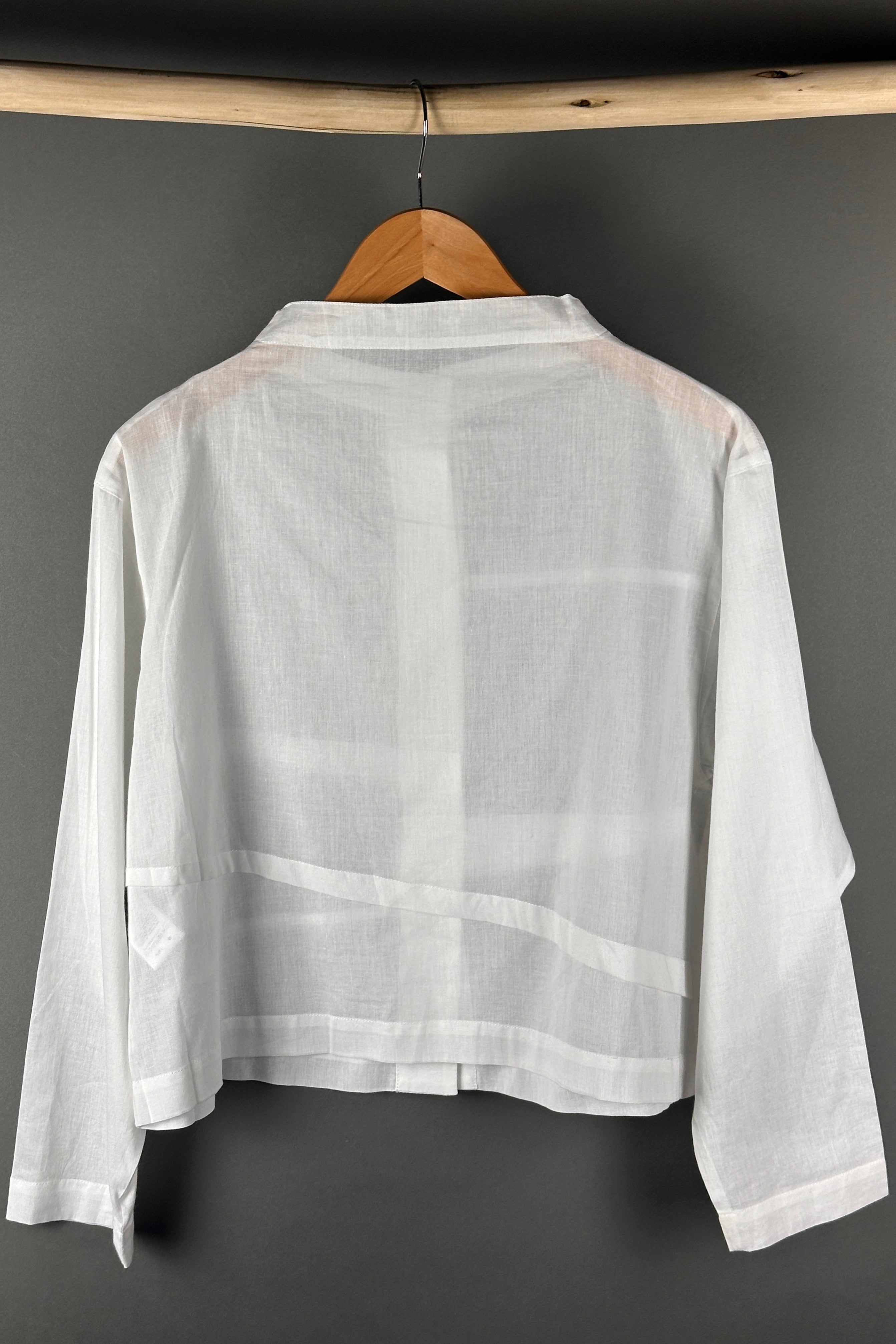 Moyuru white crop shirt 015