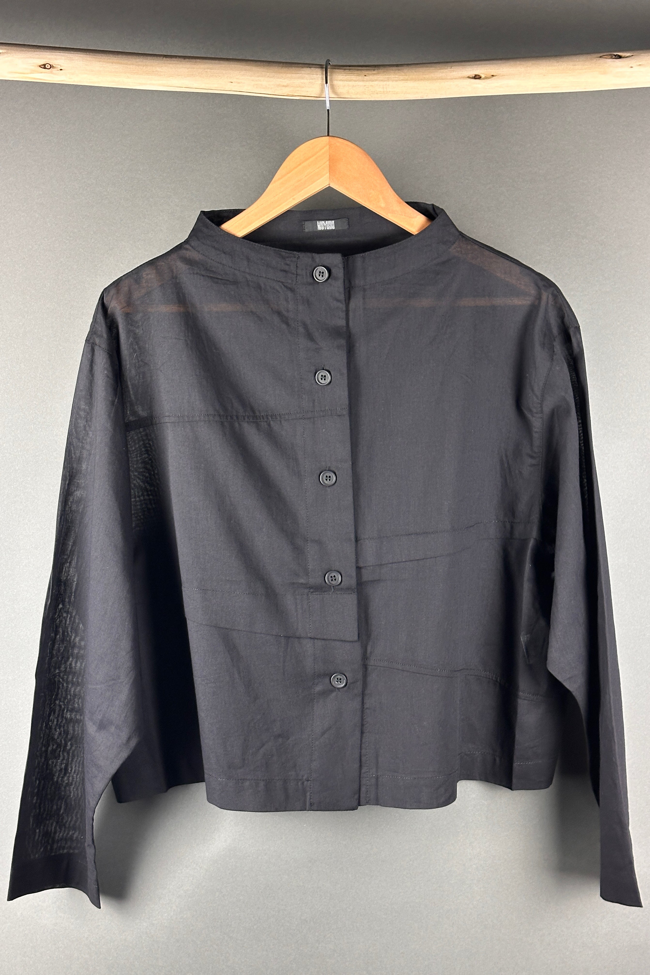 Moyuru crop  shirt  in Black 015
