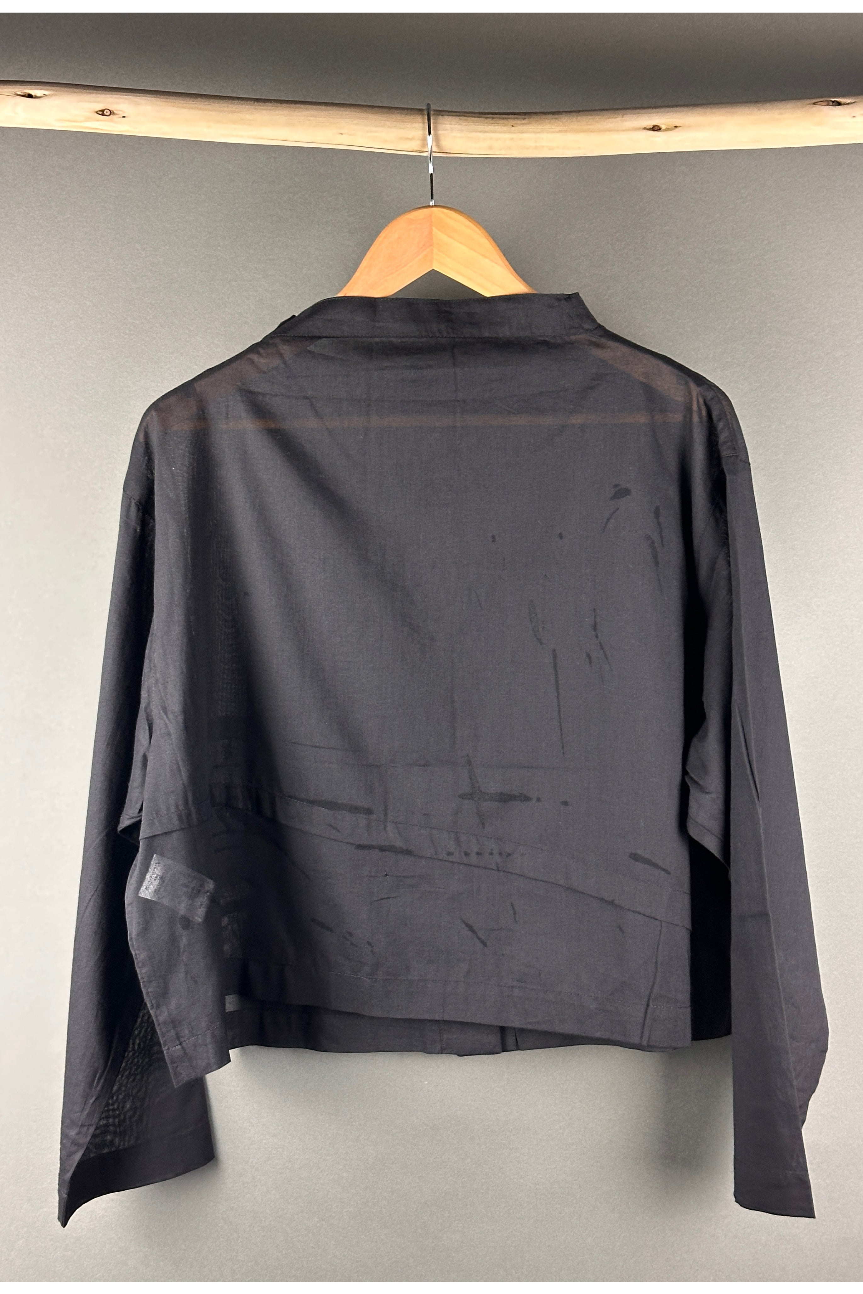 Moyuru crop  shirt  in Black 015