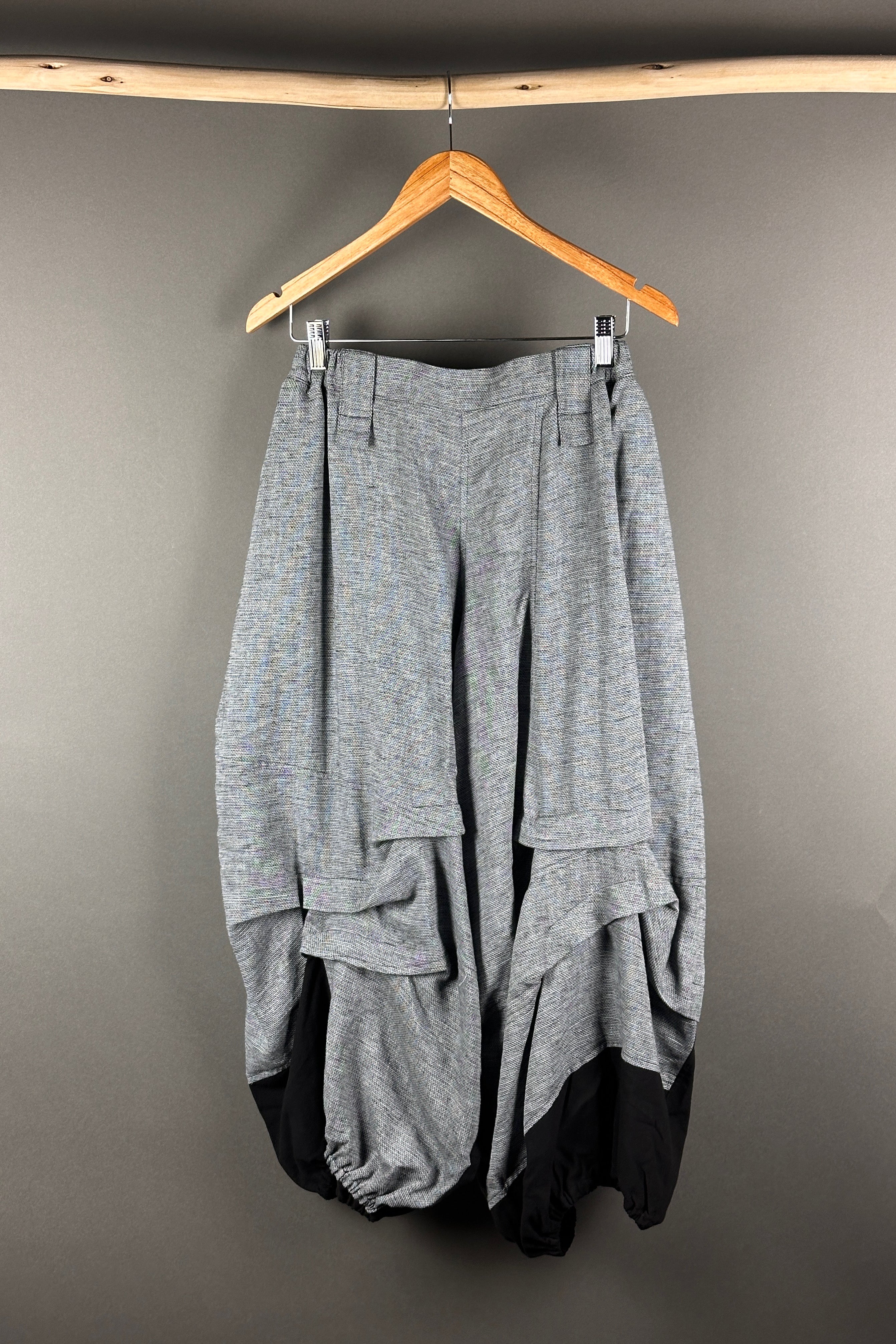 Moyuru Pants in Grey and Black