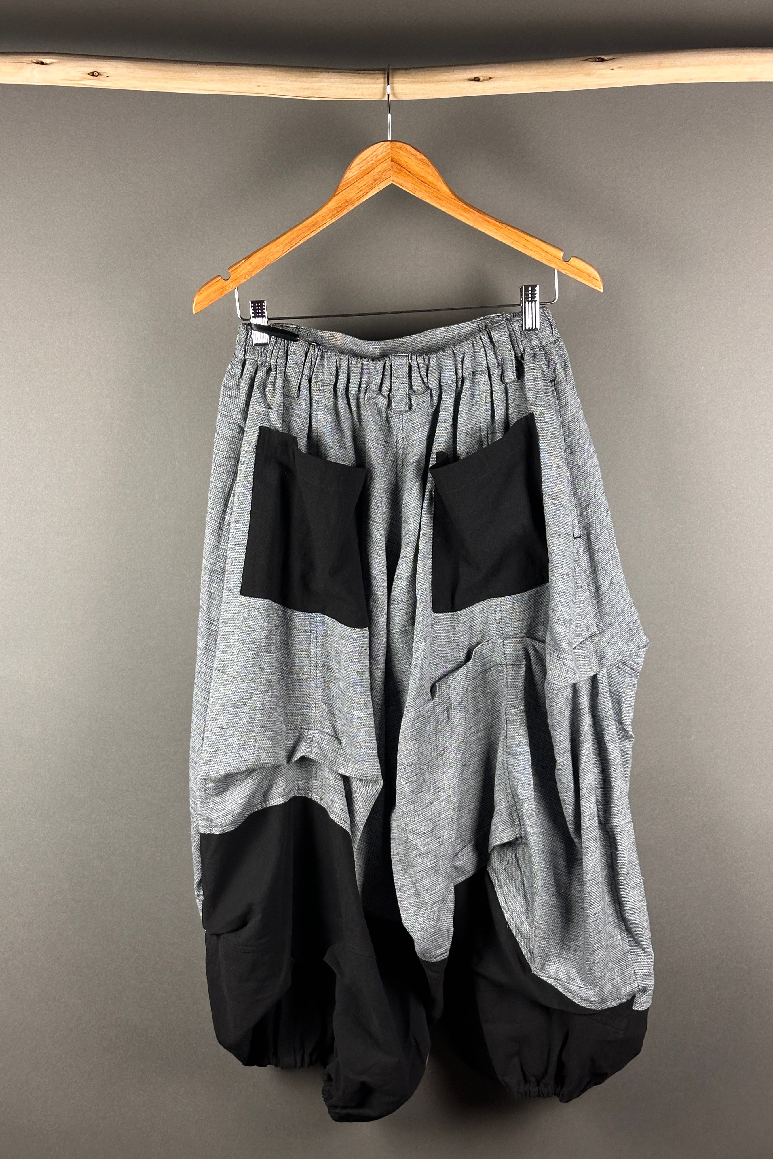 Moyuru Pants in Grey and Black