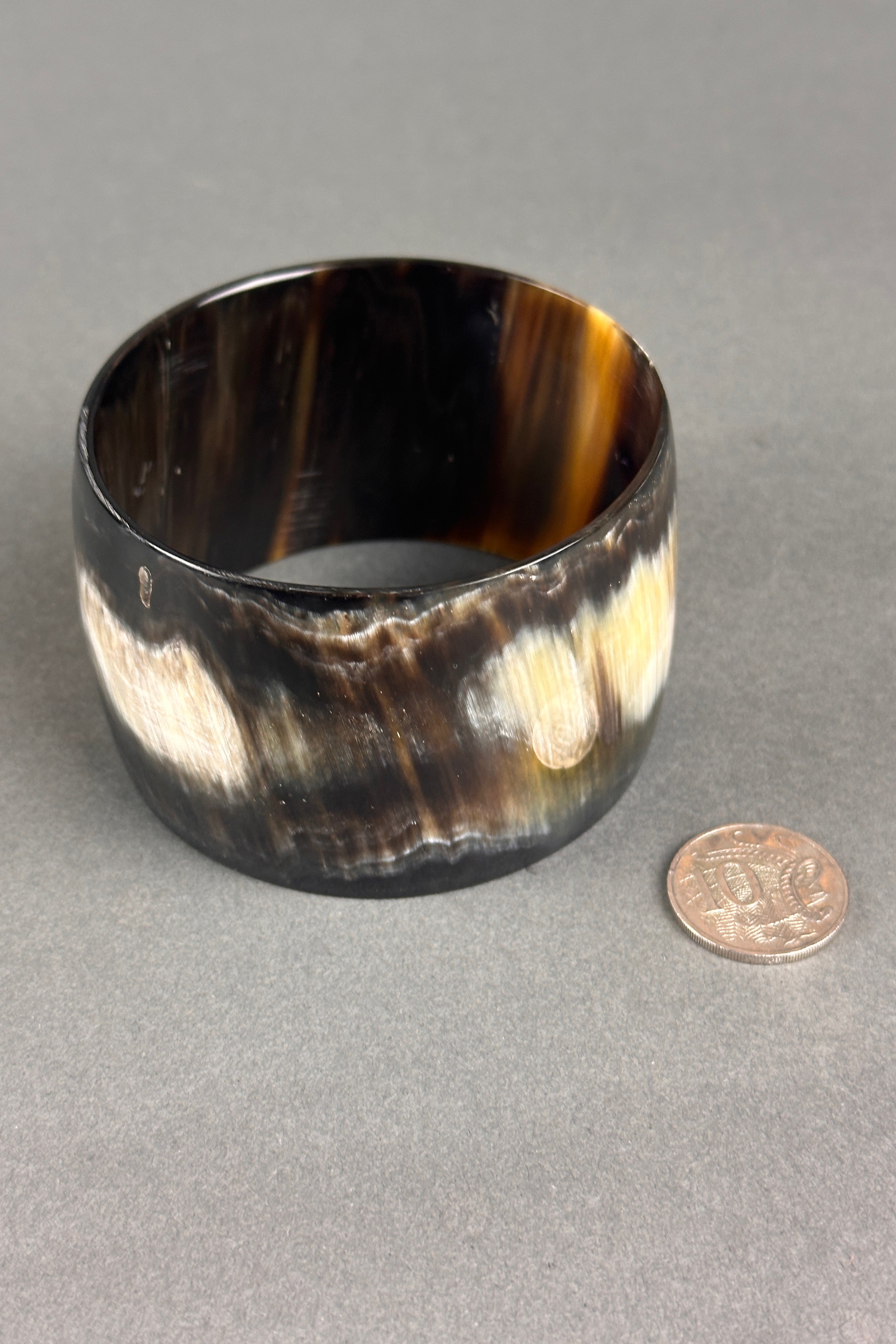 Soyang Bracelet in Black and Cream horn