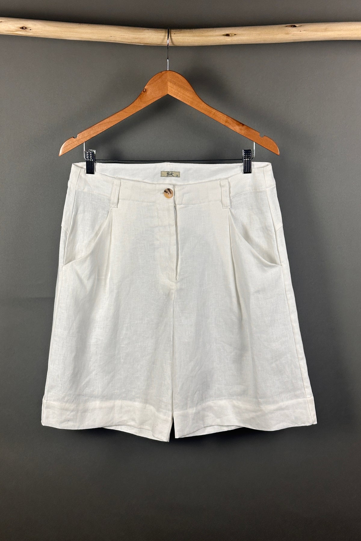 Tzusk Linen  Shorts in White